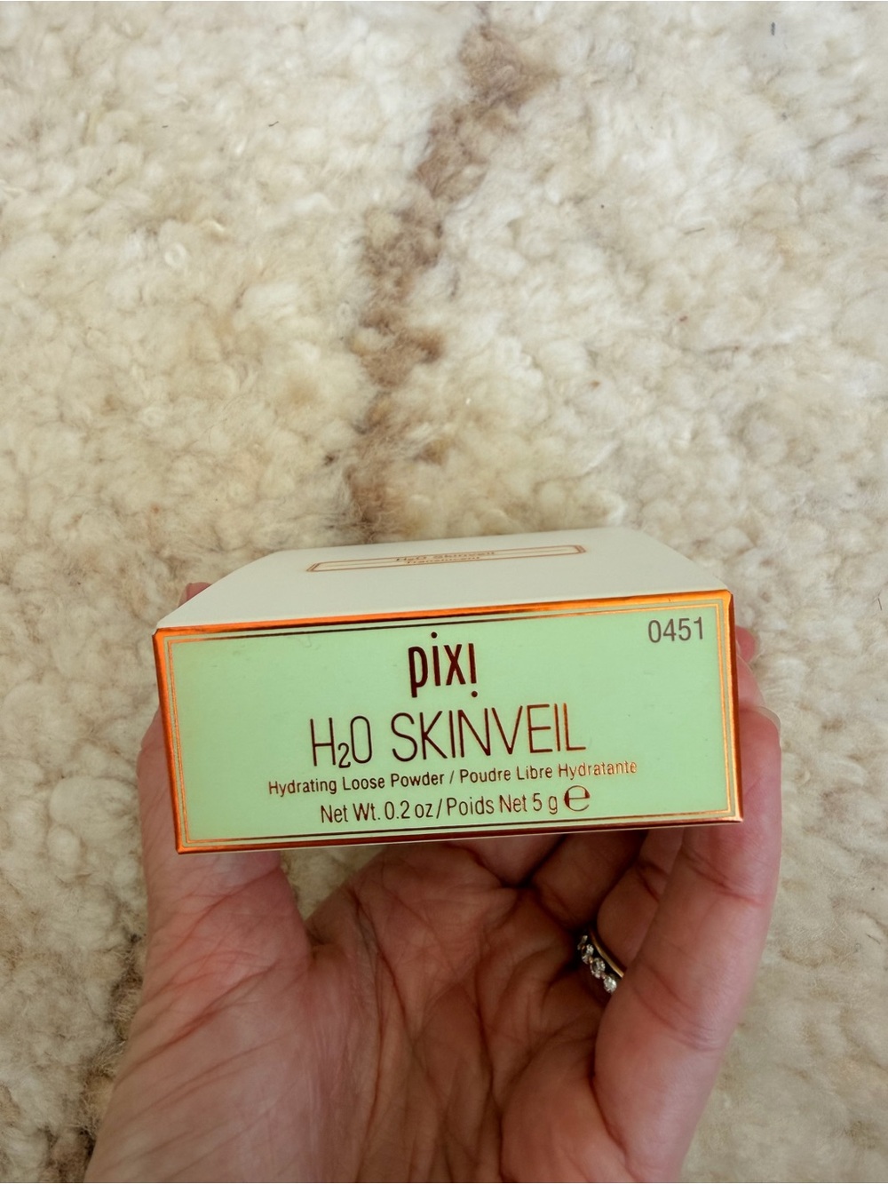 Pixi H2O Skinveil Hydrating Loose Powder in the shade 0451 Translucent
